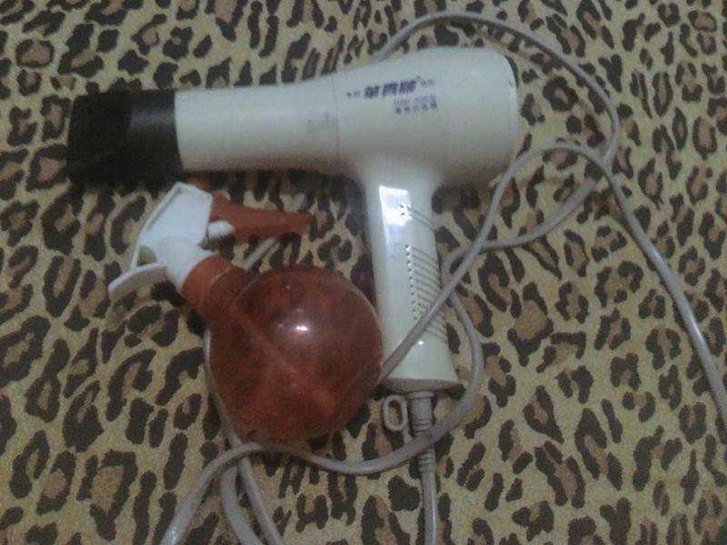 吹風機及噴灑瓶