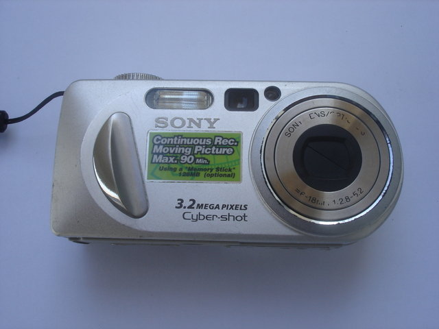 (故障機)SONY DSC-P8 可正常拍照但螢幕老化變色