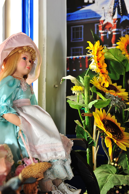 歐洲童話主題雙人房的大向日葵與可愛娃娃