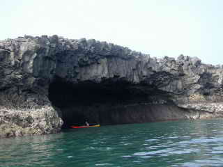 1.鐵砧嶼的海蝕洞是澎湖最大的