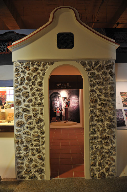 生博館內的模擬傳統聚落空間入口處