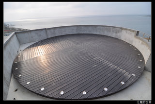 澎湖沐光之居公共設施-屋頂的大平台，可以眺望遠方的澎湖內海