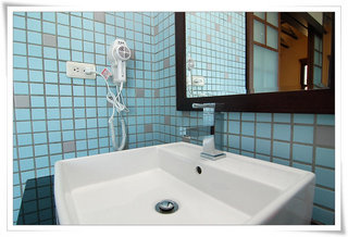 衛浴區提供完整的沖洗用品