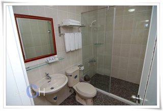 四人房採用乾濕分離的衛浴設備