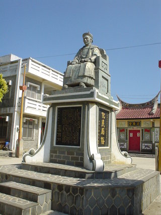 蔡氏宗祠門埕前的塑像