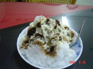 黑砂糖冰，黑砂糖真的為澎湖人創造了不少產業文化啊，包括黑糖糕跟黑砂糖冰等等，應該弄個黑砂糖文化館，澎湖好像沒有正式的產業文化館的誕生