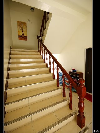 通往樓上的樓梯