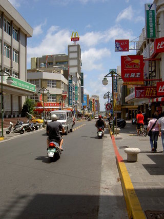 這一條小小的中正路是所有澎湖人逛街的重心