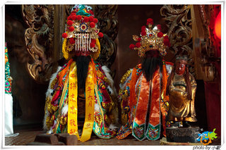 瓦硐武聖廟-文衡聖帝(左)、蔣府王爺(右)