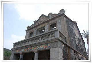 巴洛克風的建築，古厝早已人去樓空，卻見證了東吉島上當年的繁華盛世
