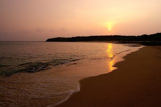 夕陽下的裡正角沙灘