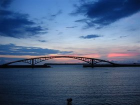 觀音亭海濱公園搭配西瀛虹橋的全景