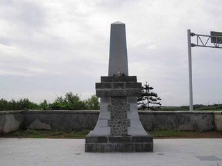 這個日軍登陸紀念碑是後期設立的，屬於冒牌貨