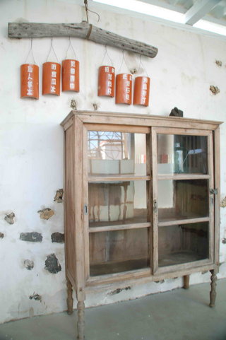 二崁南瓜館使用過去的櫃子，別有一番風味