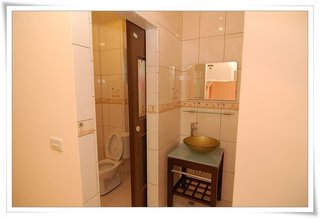 衛浴設備為沖澡與洗手間各自獨立的貼心設計