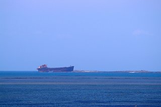 這張遠眺的是屈爪嶼，就是旅遊業者宣傳的鐵達尼號