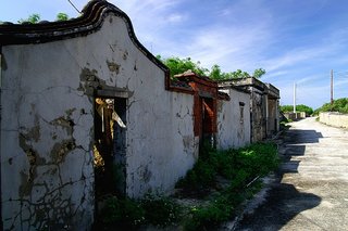 澎湖的社區多少都保留了幾間還沒拆建的古厝
