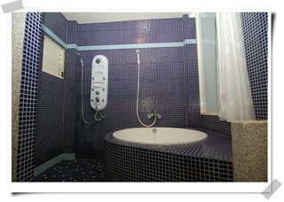 蜜月套房內有SPA按摩水柱及雙人浴缸，可供鴛鴦浴泡澡