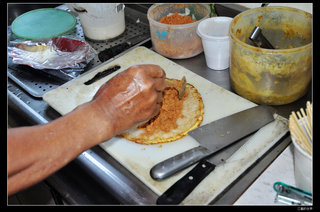 福氣早餐-外垵割包-老闆正在製作手工蛋餅